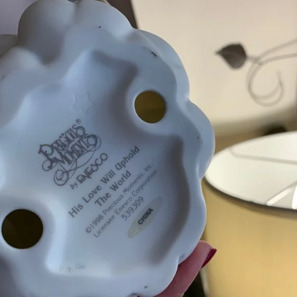 PRECIOUS MOMENTS 1998 Limited Edition "His love will love will uphold the world" - Picture 6 of 11